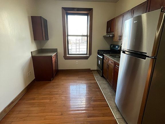 2nd image of 2 Saint Nicholas Pl APT 63