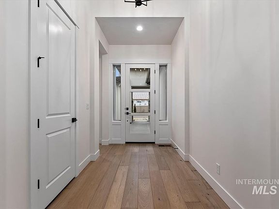 4th image of 2085 E Blakehurst Ave