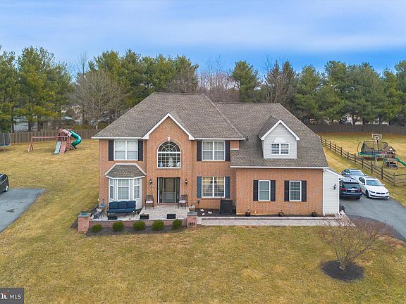 3rd image of 123 Cornwell Dr