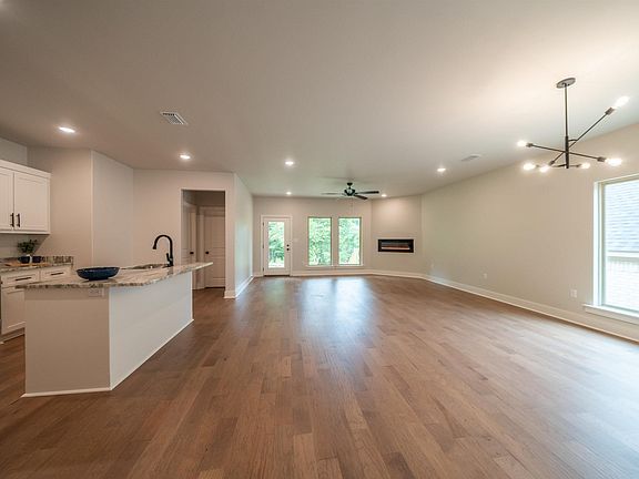 4th image of 1105 Nix Rd