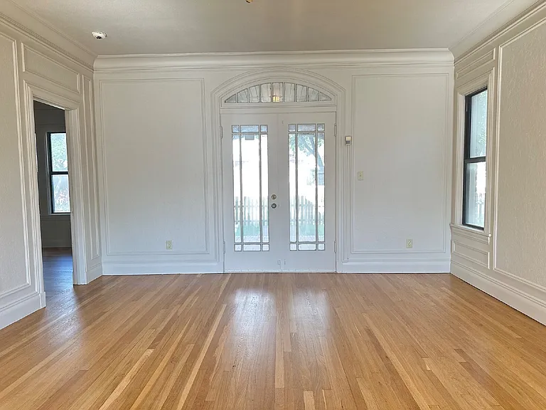 1902 Broadway St — Photo 9