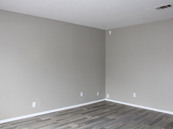 4th image of 528 Glen Cove St