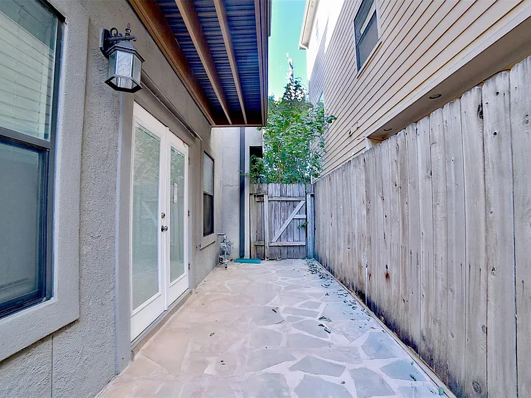 2410 Dorrington St #C — Photo 30