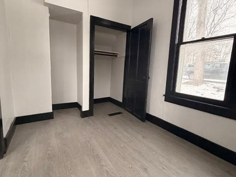 1002 Lindoo Ave E — Photo 9