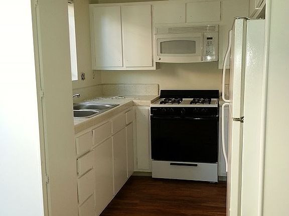 5th image of 4531 Kansas St APT 02
