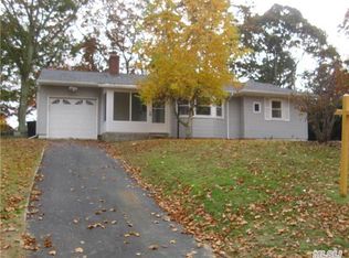 20 Sheffield Ln, East Moriches, NY 11940