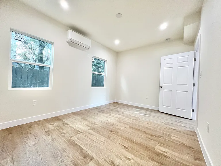 6723 Beverly Blvd — Photo 8