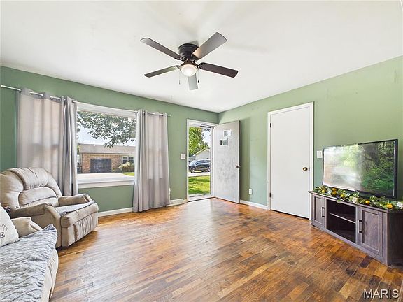5th image of 807 W Jenkins St