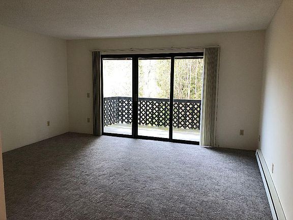 Brand-new carpet, recently painted, plenty electrical outlets, clean!