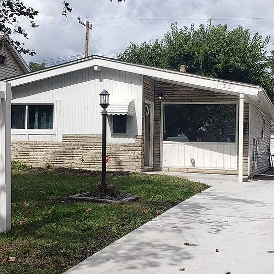 1301 E George Ave photo 1