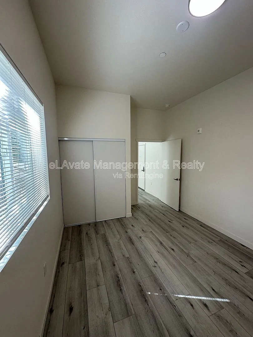 1 bed, 1.0 bath, 400 sqft, $2,172 — Photo 4