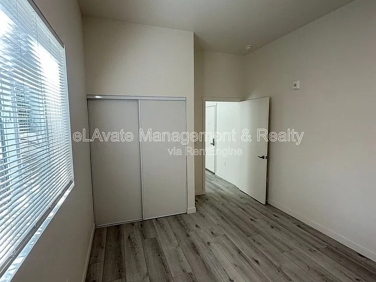 1120 E 25th St #102 — Photo 4