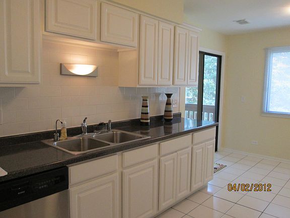2nd image of 830 Knottingham Dr #2AL