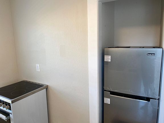 5th image of 227 N Claremont Ave #C