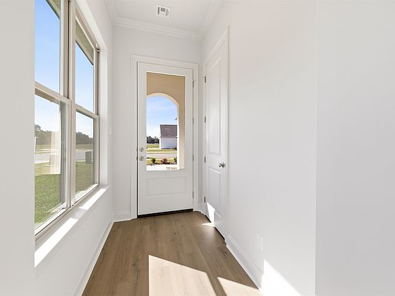 5th image of 272 Hines Dr