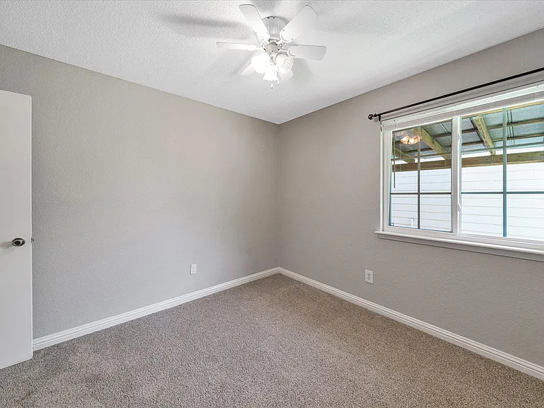 16906 Pocono Dr — Photo 19