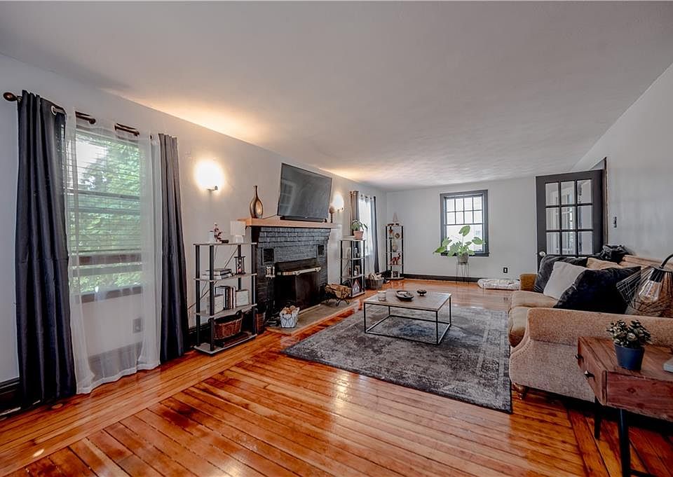 125 Central Ave, Johnston, RI 02919 Zillow