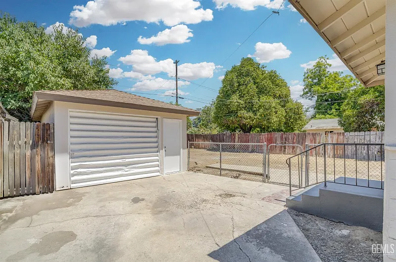 3 bed, 1278 sqft, $2,100 — Photo 4