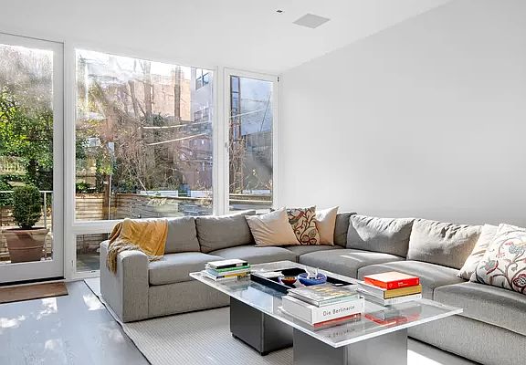 5th image of 14 Wyckoff St