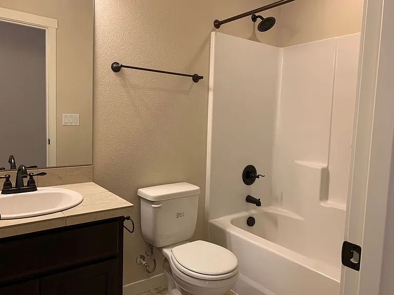 4223 NE Tacoma Ct — Photo 32