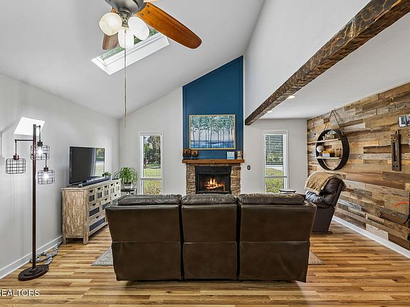 3rd image of 202 Daksi Ln
