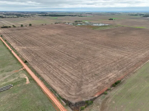 2372 N 2760th Rd, Hennessey, OK 73742