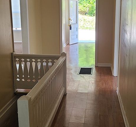 2nd image of 208 Moffett St