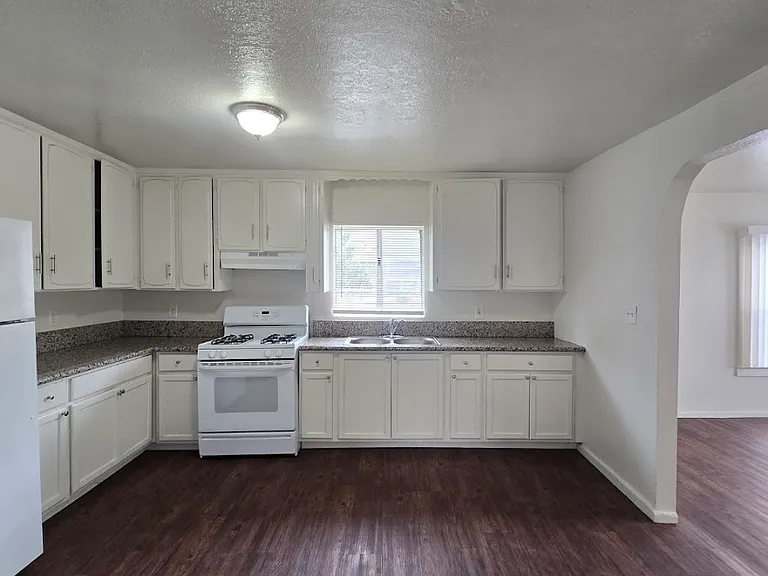 2513 S 10th St — Photo 5