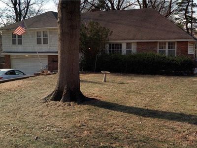 8020 Juniper Dr, Prairie Village, KS, 66208