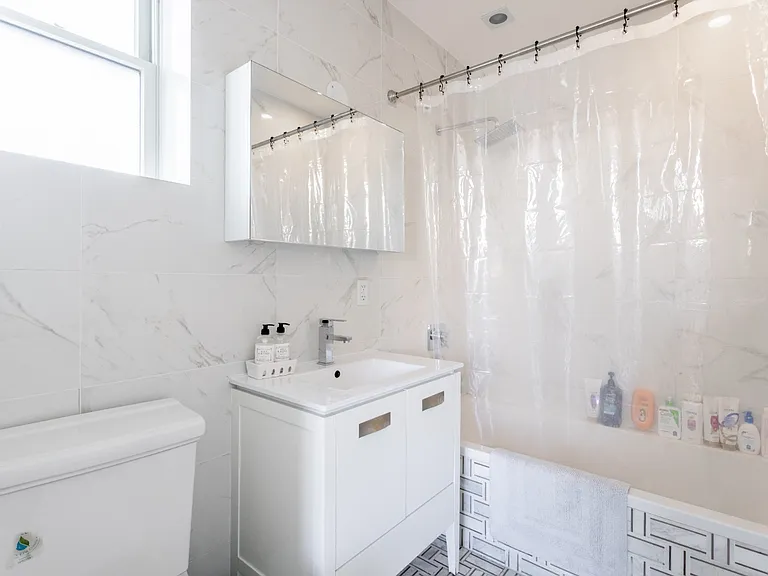 543 Brooklyn Ave #PENTHOUSE — Photo 7