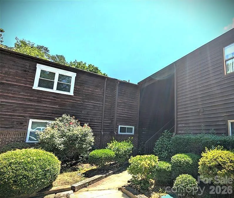 8021 Cedar Glen Dr photo 1