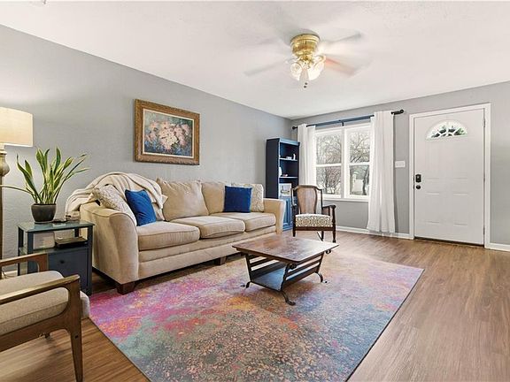 3rd image of 106 W 81st St