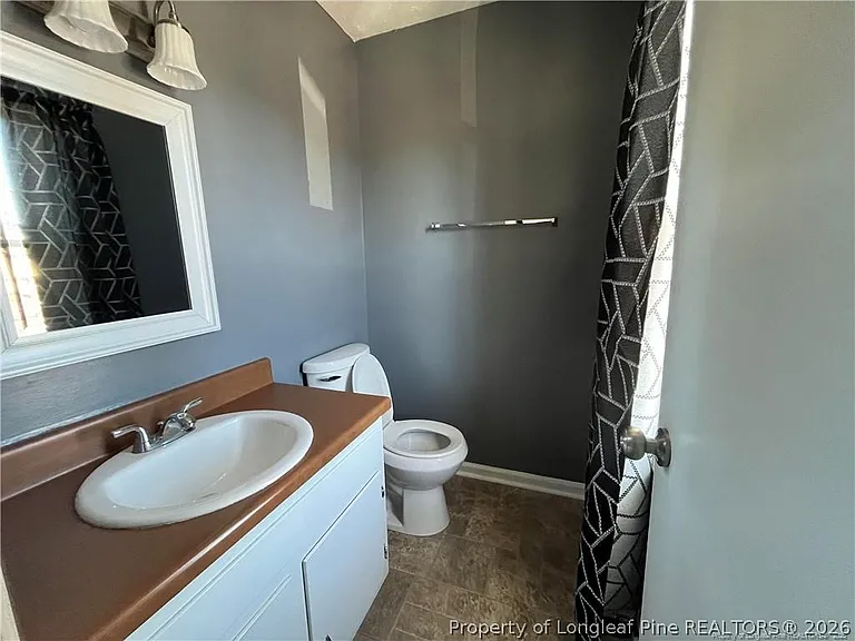 405 Kirkcaldy Ct — Photo 8