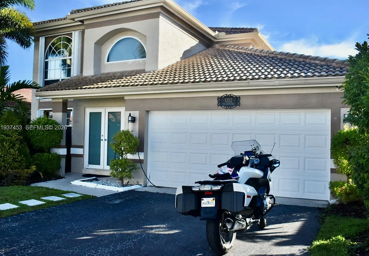 4 bed, 2284 sqft, $5,500 — Photo 1
