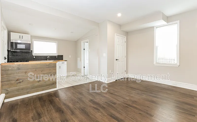 2 bed, 1.0 bath, $1,750 — Photo 3