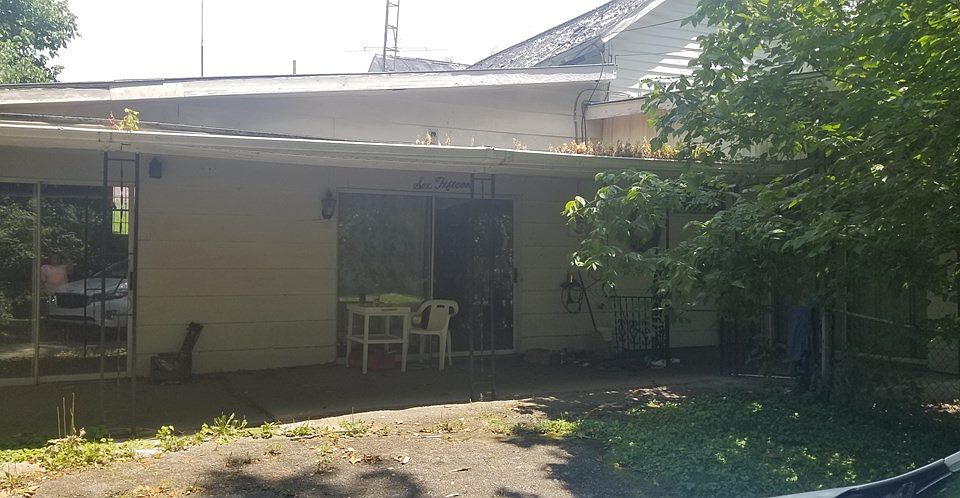 2nd image of 615 N Jefferson St