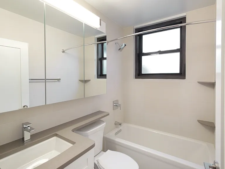 160 E 38th St #12B — Photo 5