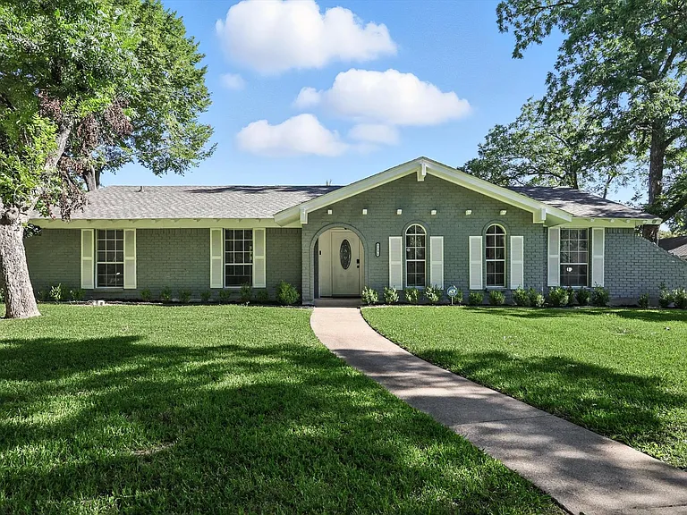 1231 Springbrook Cir — Photo 40