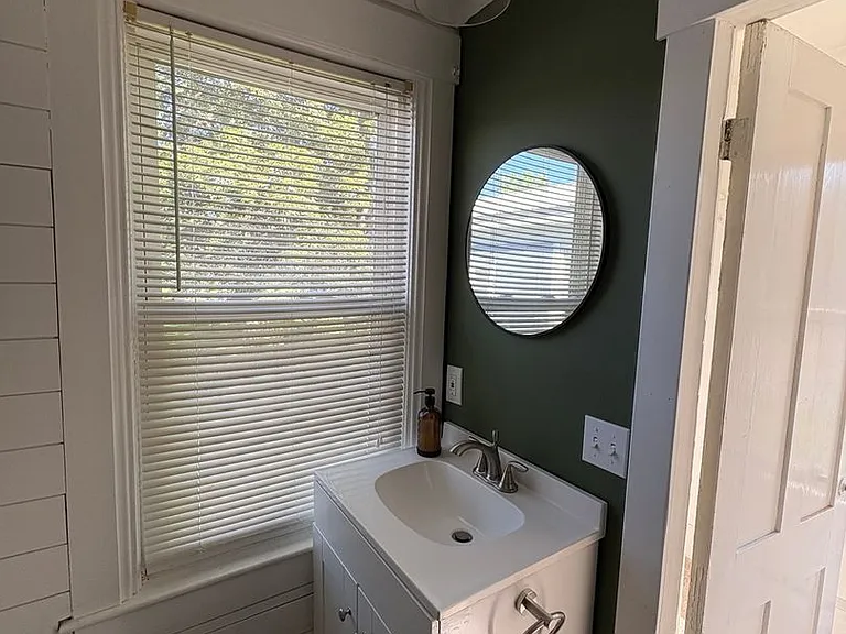 596 Portland St — Photo 17