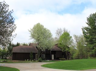 7029 Lindenmere Dr, Bloomfield Hills, MI 48301