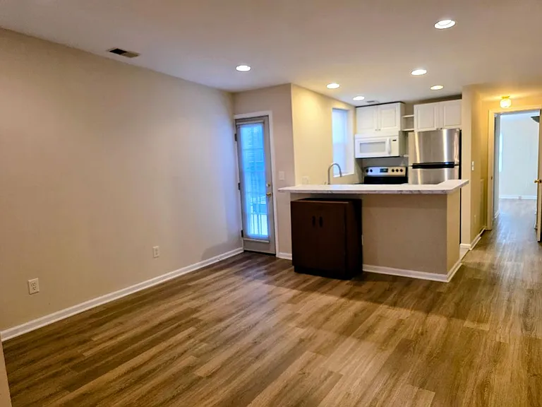 Kitchen with new appliances, breakfast bar / recessed lighting