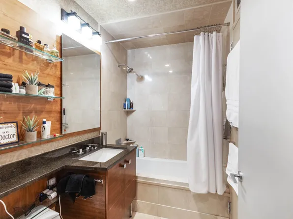 120 Riverside Boulevard image 10 of 11