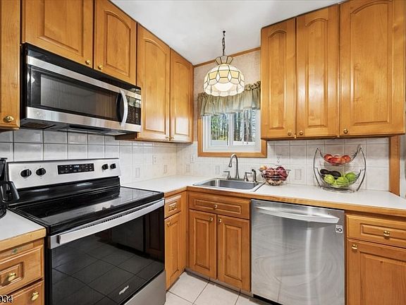 3rd image of 77 Brooklyn Rd