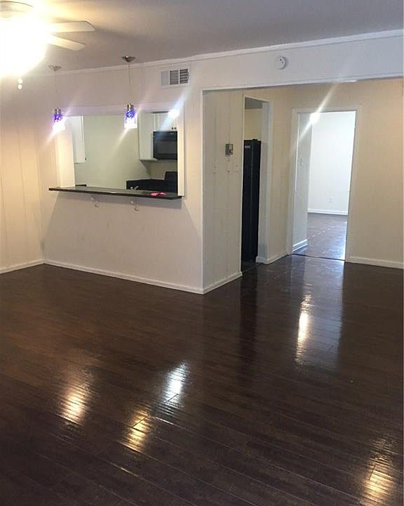 1st image of 2808 Throckmorton St APT 102