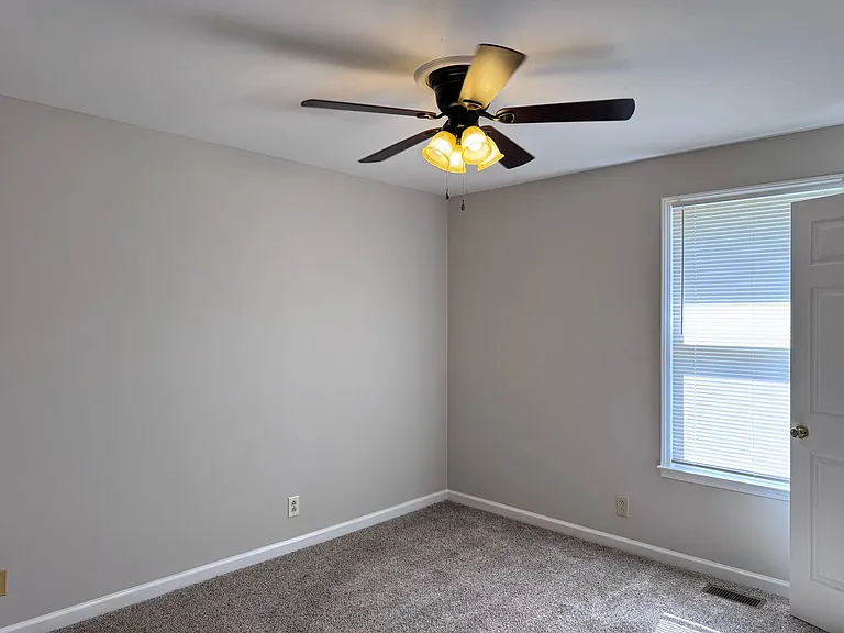 438 Kelsey Dr — Photo 12