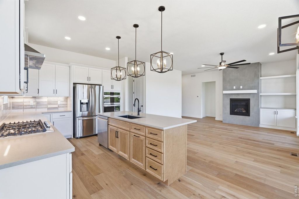 8463 Annapolis Dr