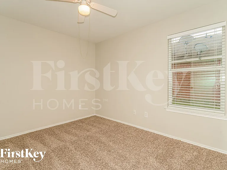 207 Amherst Dr — Photo 11