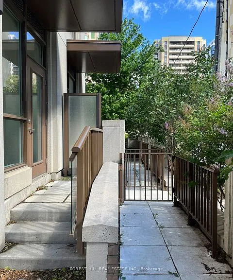 310 Tweedsmuir Ave #Townhouse 2 — Photo 7