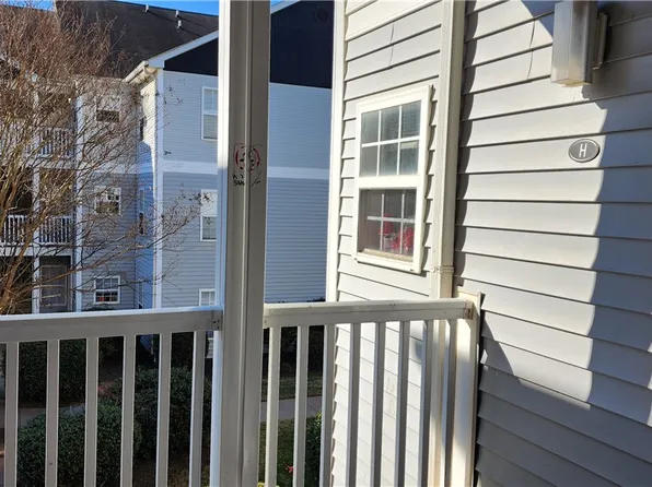 102 University Village Dr #H, Central, SC 29630