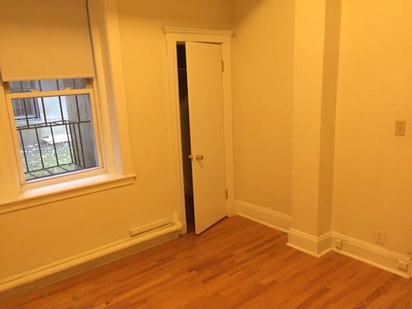 Brighton 1-Split: 2 Bedrooms or 1 Bedroom + Living Room — Photo 3